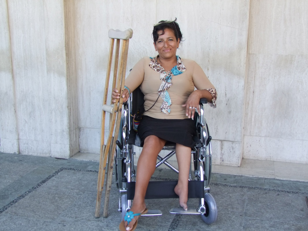 Entrega de Silla de Ruedas por parte de la Fundación Cruzada Nueva Humanidad