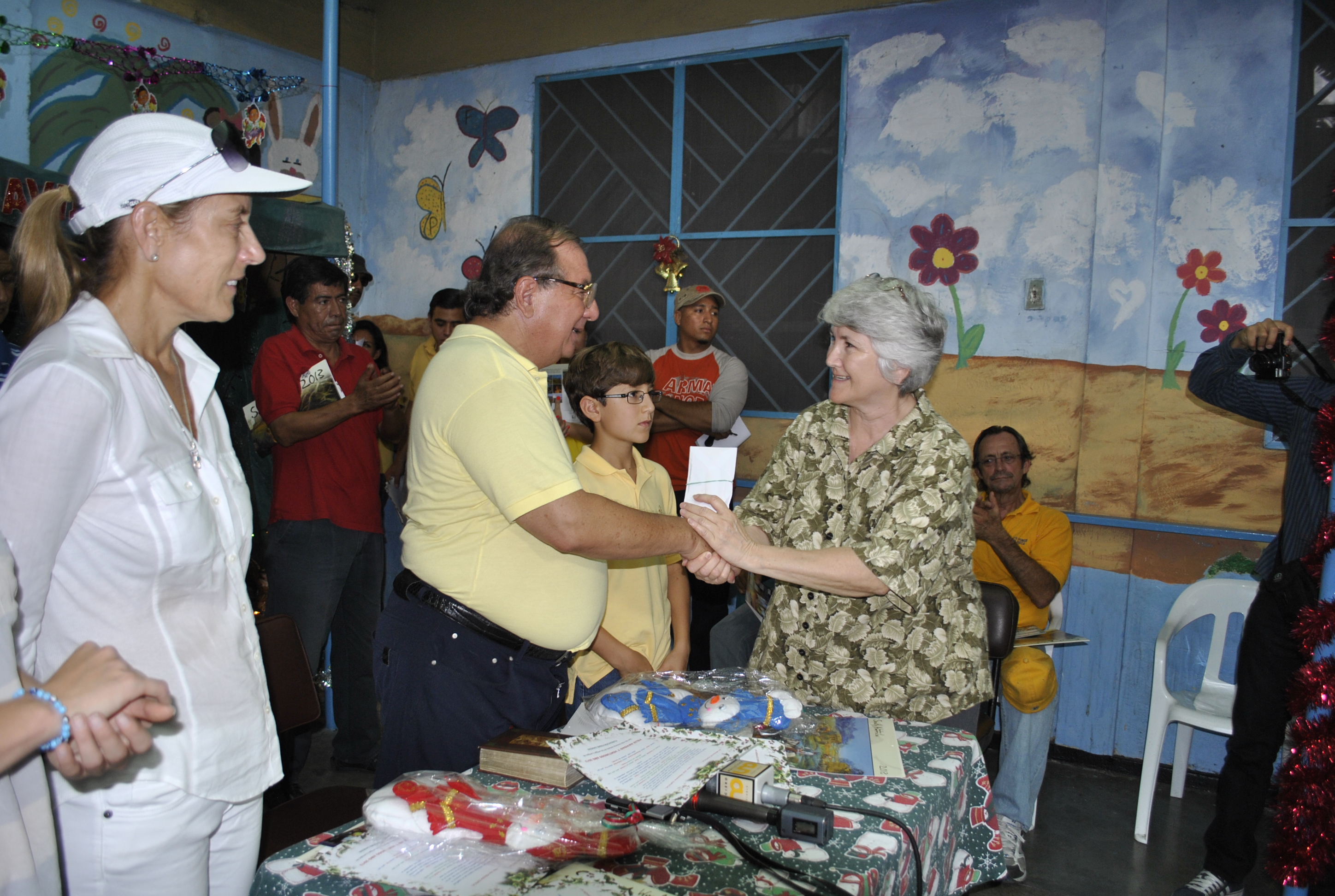 Álvaro Noboa compartió la Navidad con Pacientes de Leprosía