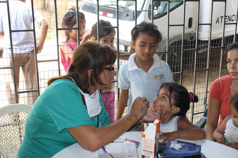 Fundación Cruzada Nueva Humanidad brinda ayuda en Flor de Bastión