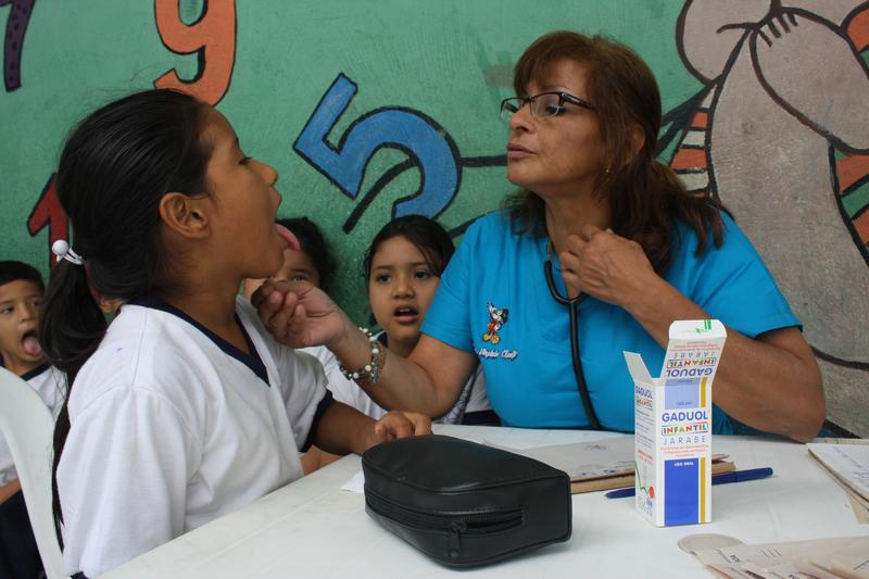 Fundación Cruzada lleva su labor a un colegio en Isla Trinitaria