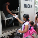alvaro noboa regala medicinas a los pobres