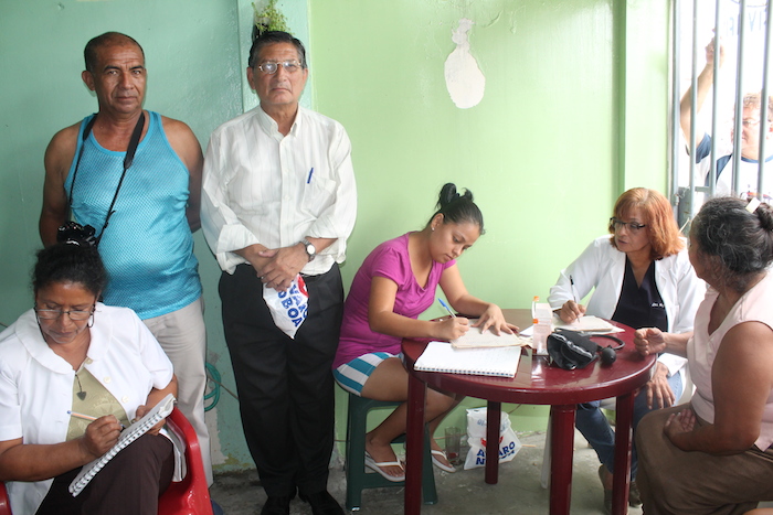 Fundación de Álvaro Noboa llega con ayuda al sur de la ciudad